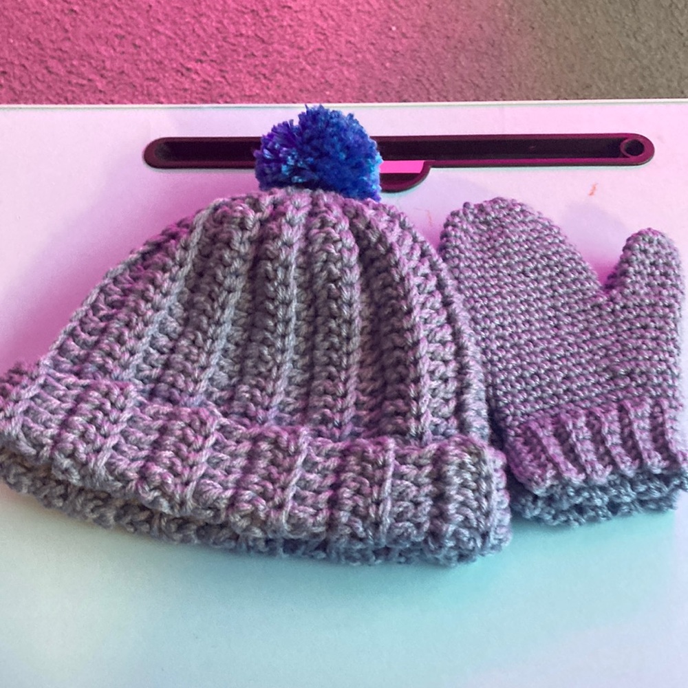 Hand crochet kids hat and mittens